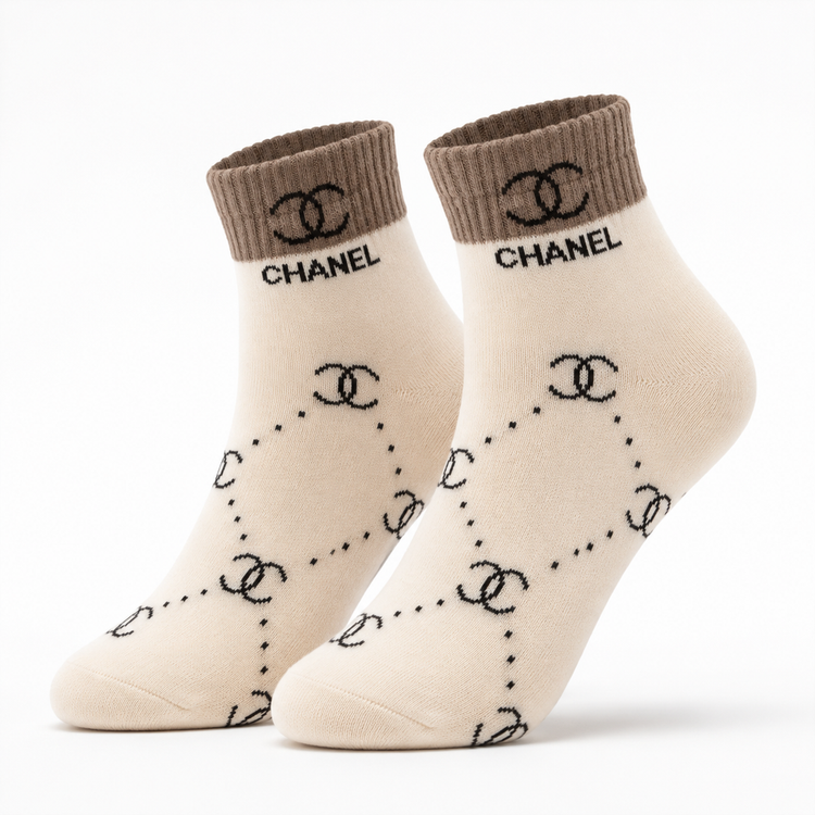 جوراب نیم ساق زنانه پنبه طرح شنل (Chanel) بژ روشن/کرم